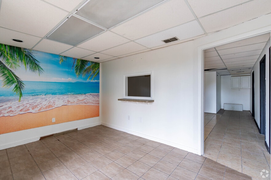 More Photos Of 2150 Collier Ave, Fort Myers Storefront Retail Office For Sale