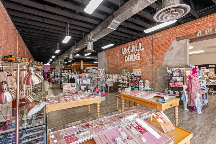More Photos Of 112 Austin Ave, Lamesa General Retail For Sale
