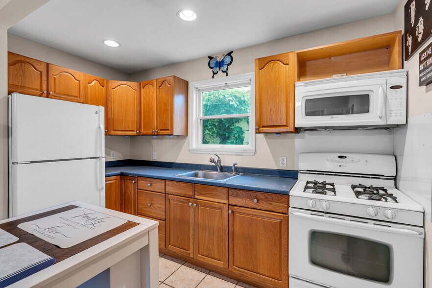 More Photos Of 15 Main St, Keyport Storefront Retail Residential For Sale