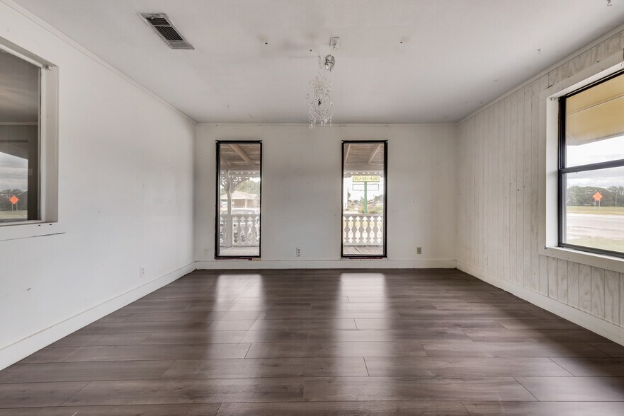 More Photos Of 1501 N Trade Days Blvd, Canton Storefront Retail Office For Sale