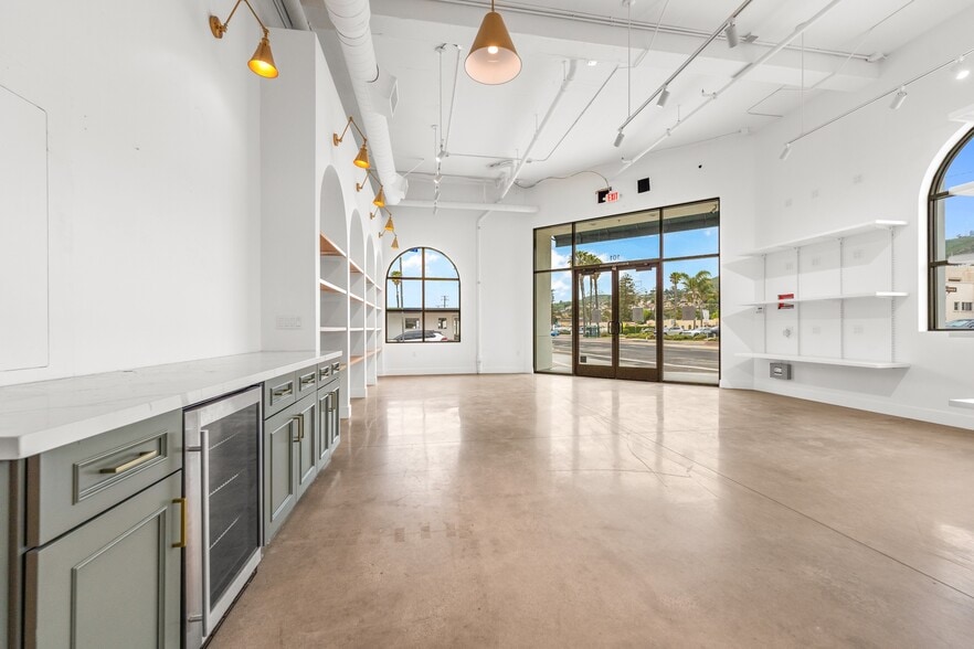 More Photos Of 2176 E Main St, Ventura General Retail For Sale