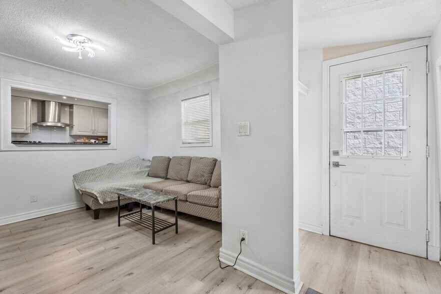 More Photos Of 43 Whitfield Av, Hamilton Manufacturing For Sale