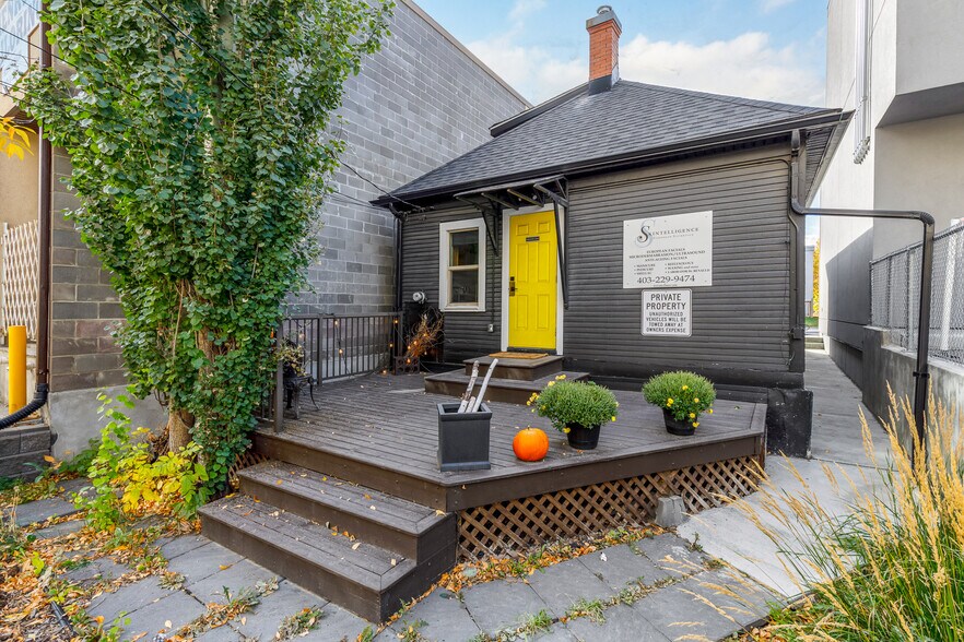 More Photos Of 2032 34th Ave SW, Calgary Office For Sale