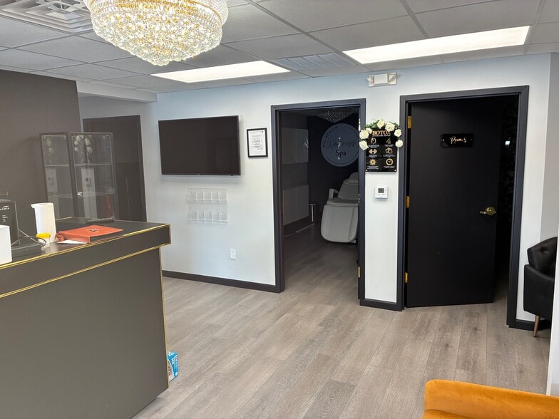 More Photos Of 245 Old Hook Rd, Westwood Office For Lease