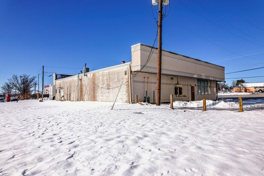 More Photos Of 7503 Annapolis Rd, Hyattsville Storefront Retail Office For Sale