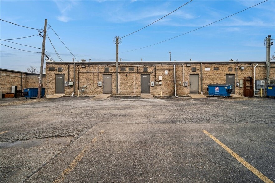 More Photos Of 1226-1238 N River Rd, Mount Prospect Freestanding For Lease