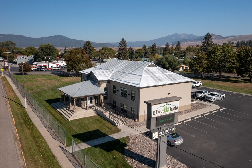 More Photos Of 200 W Railroad Ave, Plains Medical For Sale