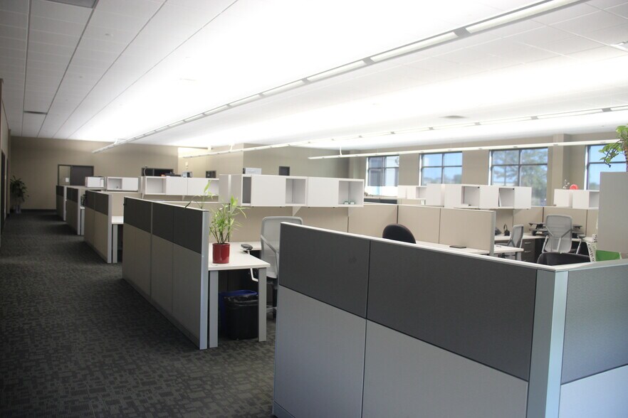 More Photos Of 1450 N Center Point Rd, Hiawatha Office For Lease