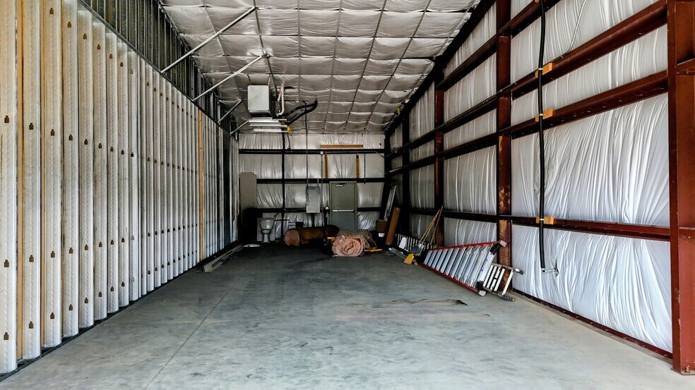 More Photos Of 2212 Crockett Rd, Palestine Freestanding For Lease