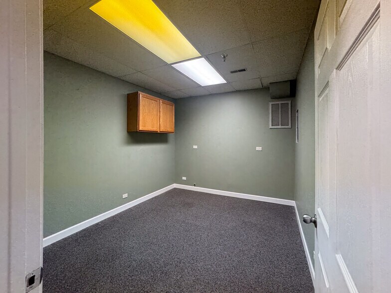 More Photos Of 2020 Dean St, St Charles Office For Sale