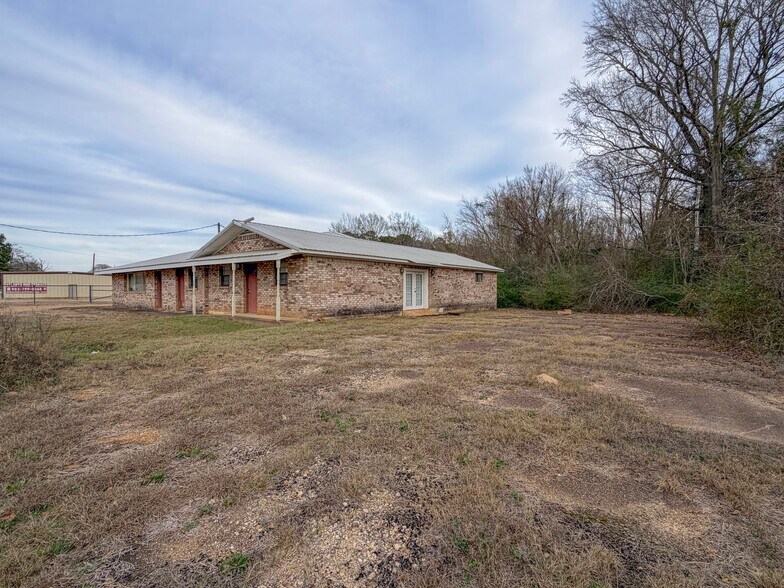 More Photos Of 1200 N Louise St, Atlanta Office For Sale
