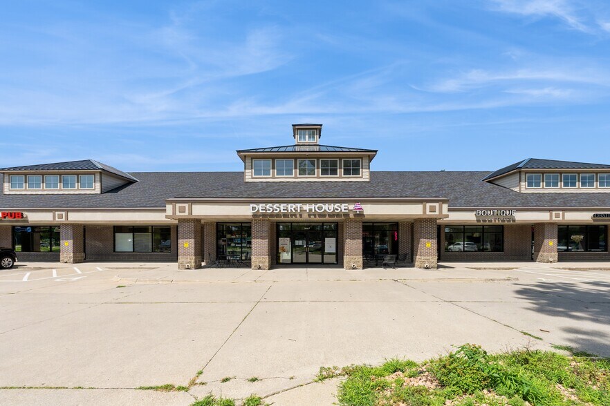 More Photos Of 5500 Merle Hay Rd, Johnston Storefront For Sale