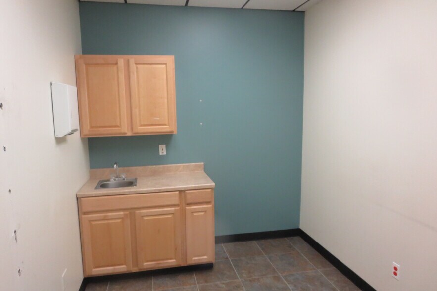 More Photos Of 189 Main Rd, Riverhead Medical For Lease