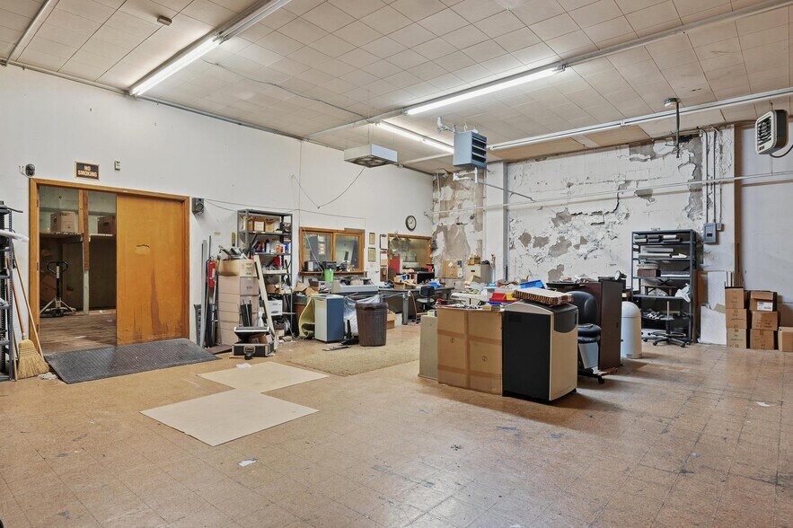 More Photos Of 156 Central Ave NW, Cleveland Convenience Store For Sale