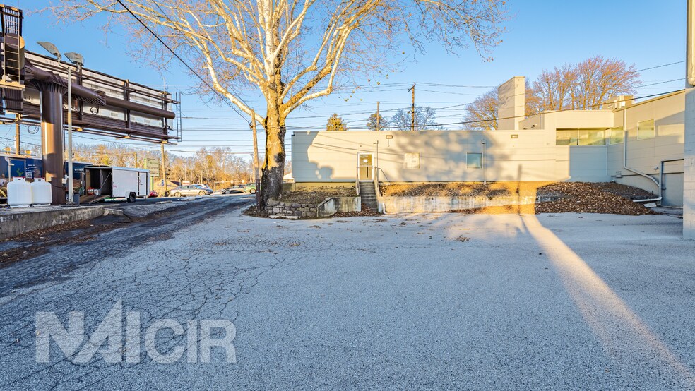 More Photos Of 400 W Lancaster Ave, Shillington Veterinarian Kennel For Sale