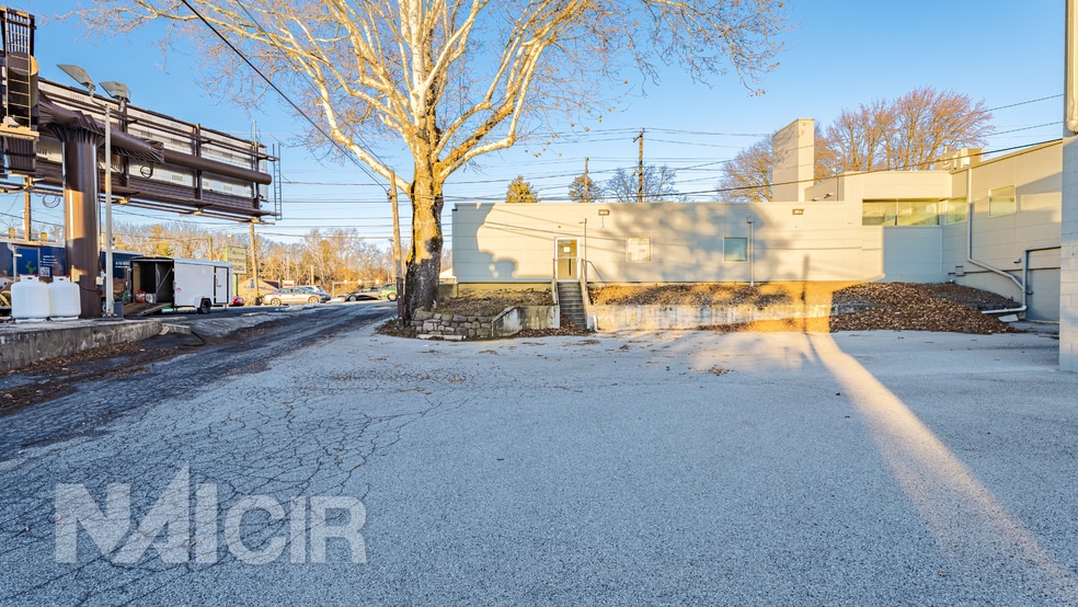 More Photos Of 400 W Lancaster Ave, Shillington Flex For Lease