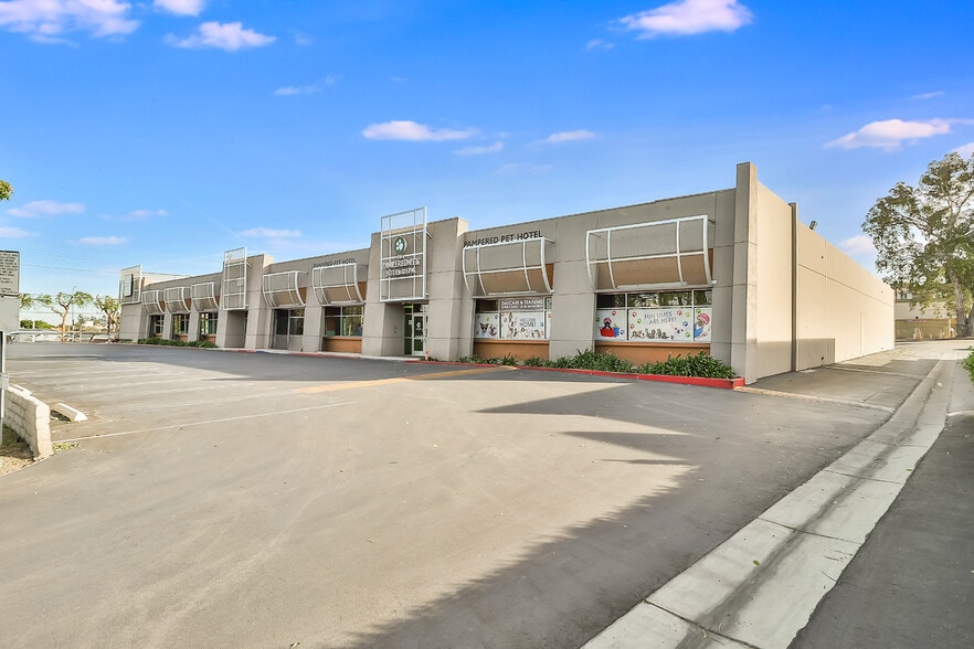 More Photos Of 20900 Victory Blvd, Woodland Hills General Retail For Sale
