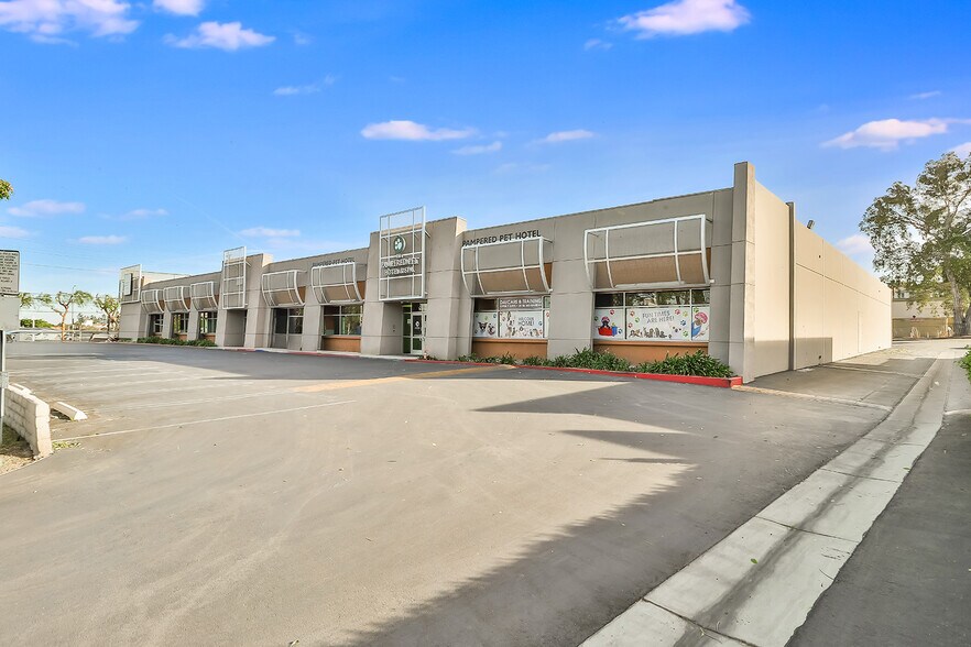 More Photos Of 6445 De Soto Ave, Woodland Hills Storefront For Lease