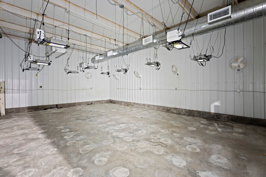 More Photos Of 57530 E Highway 59, Fairland Manufacturing For Sale