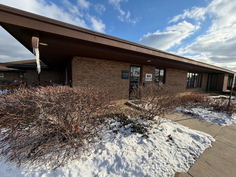 More Photos Of 511-515 Thornhill Dr, Carol Stream Unknown For Lease