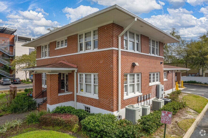 More Photos Of 1604 Margaret St, Jacksonville Bank For Lease