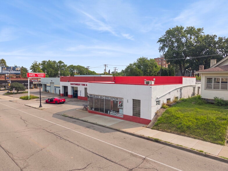 More Photos Of 5009 Xerxes Ave S, Minneapolis Auto Repair For Sale