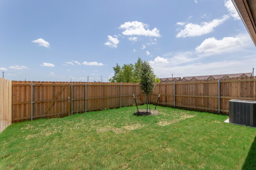 More Photos Of 514 Deacon Dr W, College Station Apartments For Sale