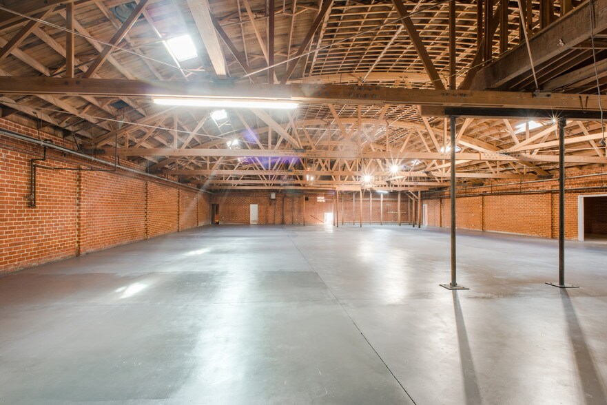 More Photos Of 220-306 Pasadena Ave, South Pasadena Light Distribution For Lease