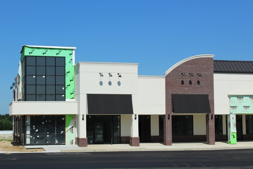 More Photos Of 10 America Ave, Lakewood Freestanding For Lease