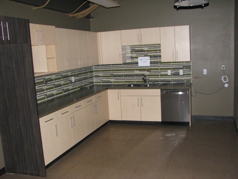 More Photos Of 124 N Broadway, De Pere Loft Creative Space For Lease