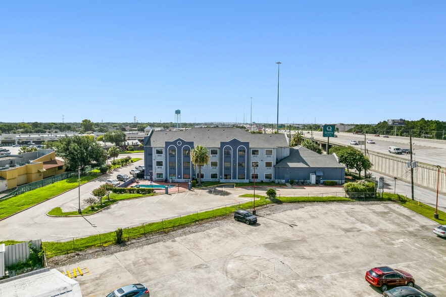 More Photos Of 17550 Northwest Fwy, Houston Hotel For Sale