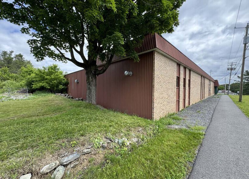 More Photos Of 10 Rue Albert, Scotstown Warehouse For Sale