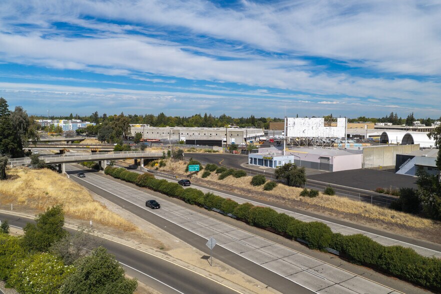 More Photos Of 905-909 Fee Dr, Sacramento Service For Sale