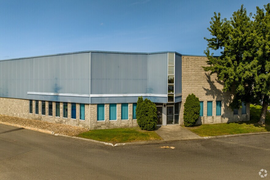 More Photos Of 255 Ch Du Tremblay, Boucherville Warehouse For Lease