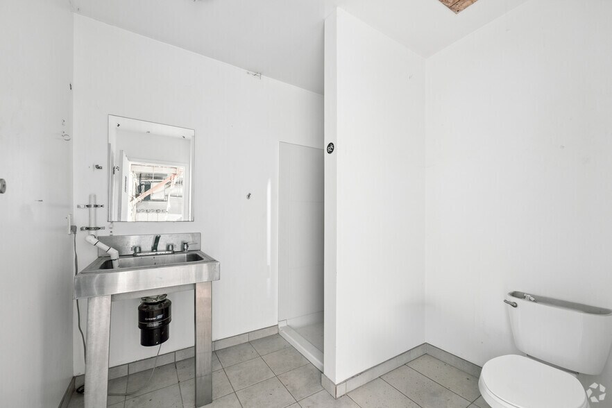 More Photos Of 10520 Magnolia Blvd, North Hollywood Office For Sale