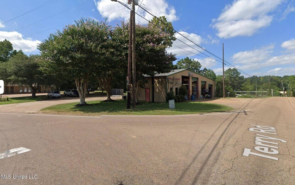 More Photos Of 4197 Terry Rd, Jackson Auto Repair For Sale