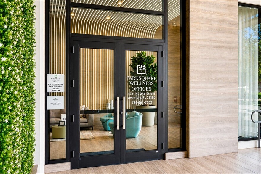 More Photos Of 2920-2950 NE 207th St, Aventura Unknown For Lease