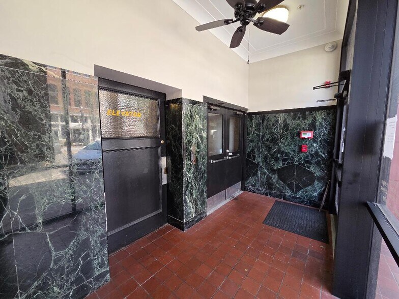 More Photos Of 220 E Commercial St, Springfield Office For Sale