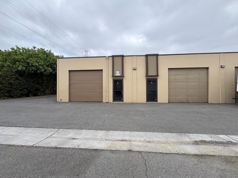 More Photos Of 16 Pamaron Way, Novato Flex For Lease