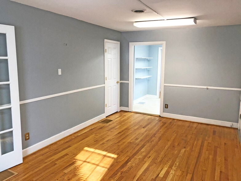 More Photos Of 1604 Harrodsburg Rd, Lexington Medical For Sale