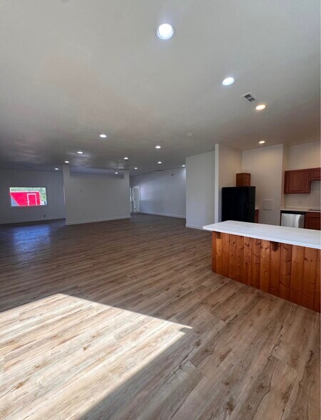 More Photos Of 85188 Highway 101, Florence Light Manufacturing For Lease