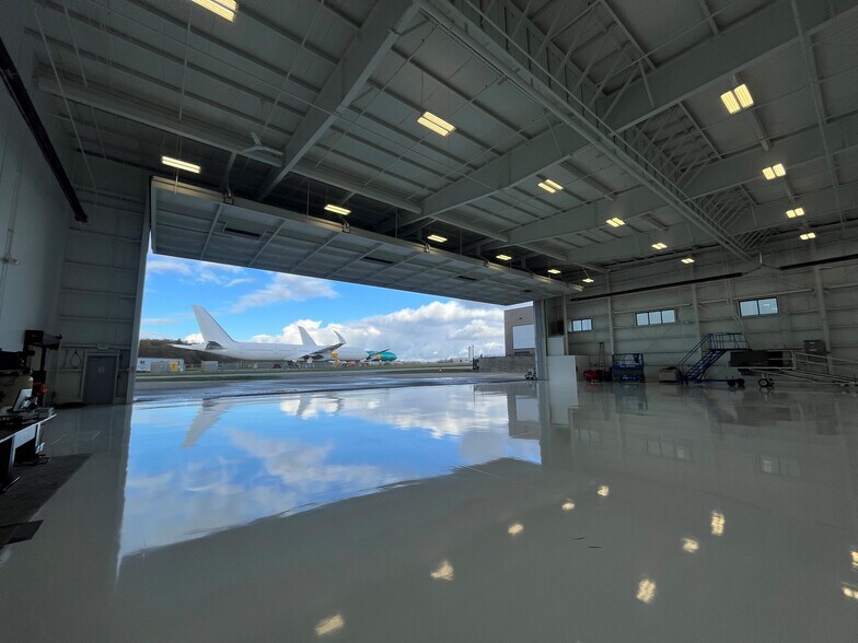 More Photos Of 10723 Bernie Webber Dr, Mukilteo Airplane Hangar For Lease