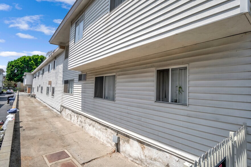 More Photos Of 20234 Roscoe Blvd, Los Angeles Apartments For Sale