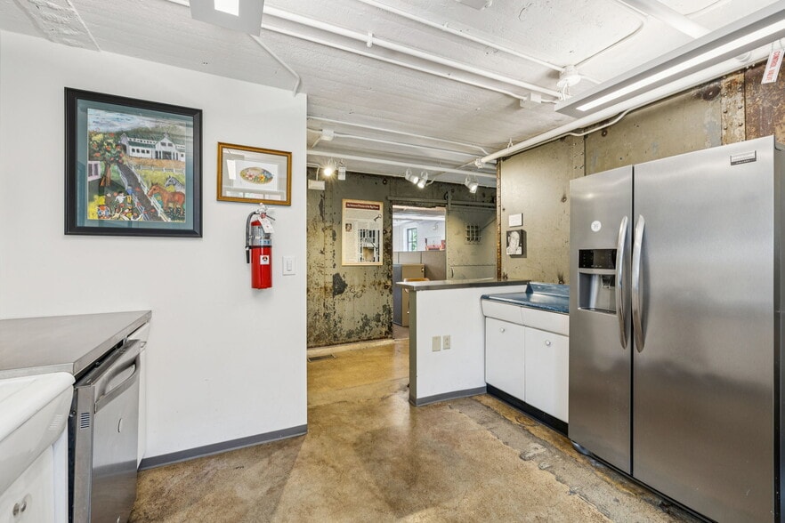 More Photos Of 112 Bridge St, Franklin Office For Sale