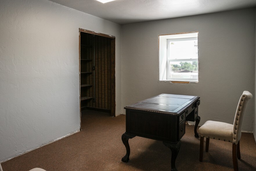 More Photos Of 6001 Nw Expressway, Oklahoma City Office For Sale