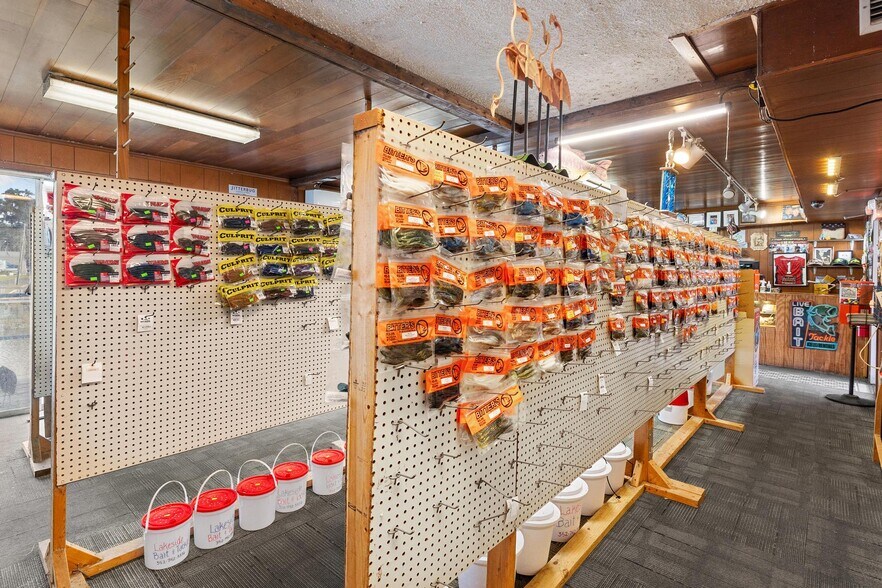 More Photos Of 1006 W Burleigh Blvd, Tavares General Retail For Sale