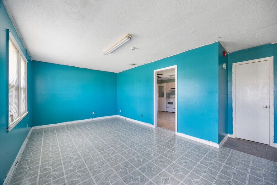 More Photos Of 109 Lisa Dr, Lexington Daycare Center For Sale