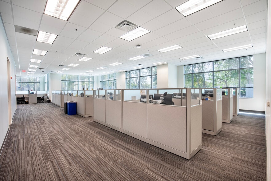 More Photos Of 70 S Keller Rd, Orlando Office For Sale