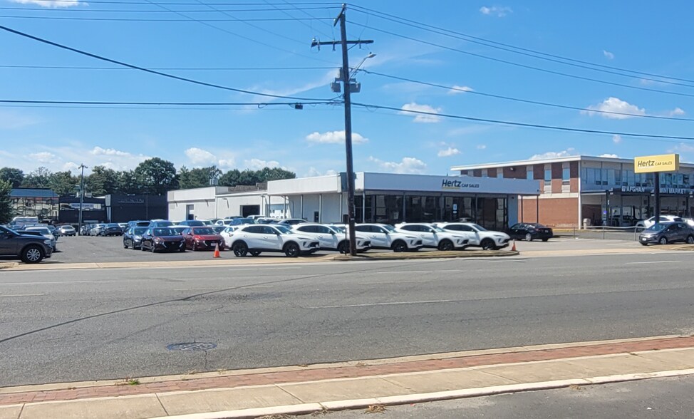 Primary Photo Of 6570 Backlick Rd, Springfield Auto Dealership For Sale
