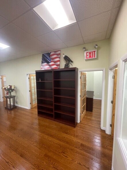 More Photos Of 47 Bethpage Rd, Hicksville Office For Lease